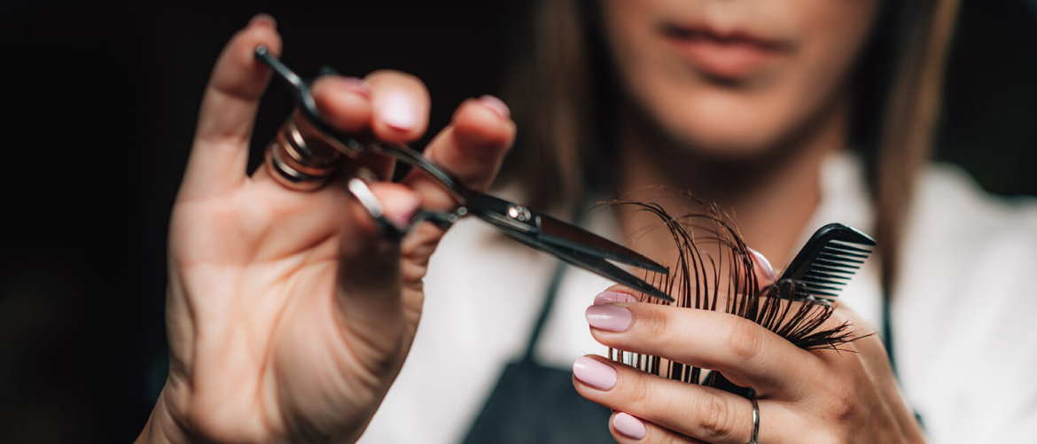 Wie ein Friseur Ihnen den perfekten Haarschnitt verleiht